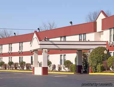 Super 8 By Wyndham Knoxville Downtown Area Exterior photo